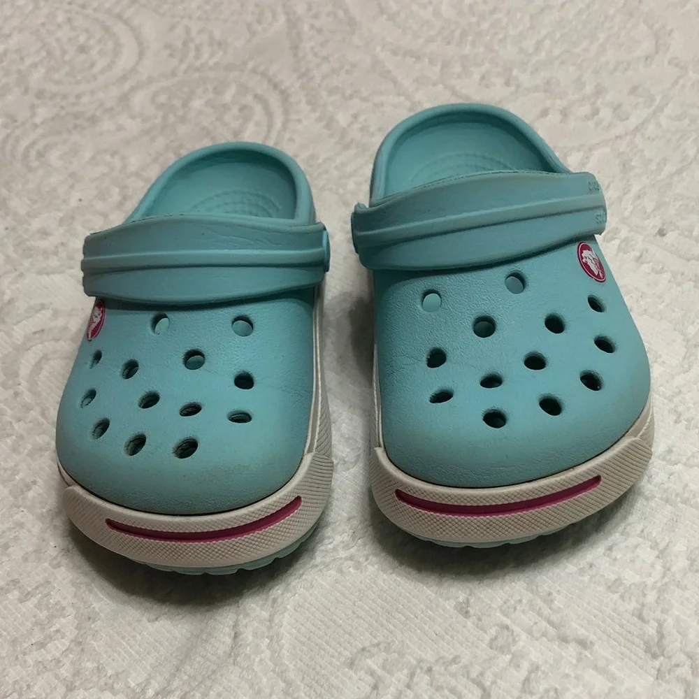CROCS Kids Girls Size 6 c 7 Aqua Blue Water Clogs with Pink Accent